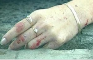 Asesinan mujer a palos en Santiago