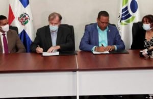 Pro Consumidor firma convenio para orientar a dominicanos sobre inocuidad de alimentos