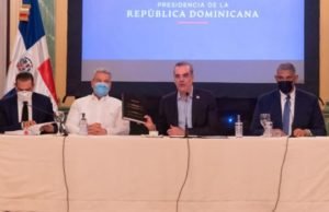 PRESIDENTE ABINADER RECIBE INFORME REFORMA POLICIAL