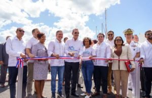 El Gobierno inaugura nuevo muelle pesquero de Boca Chica