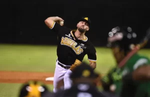 Las Águilas escalan a la cima en base a una blanqueada