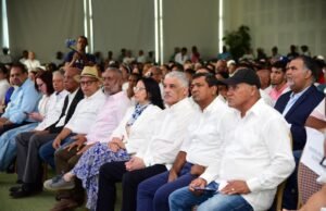 Dirigentes del PRD piden a Miguel Vargas asuma candidatura presidencial del partido en 2024