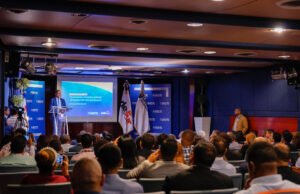 Milton Morrison diserta sobre la realidad eléctrica dominicana