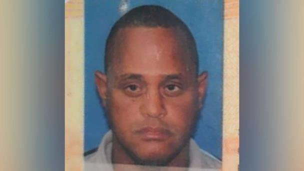 Empleado-en-estación-de-combustible