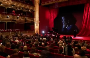 El mundo del cine español recordó a Almudena Grandes con una lectura colectiva de su obra