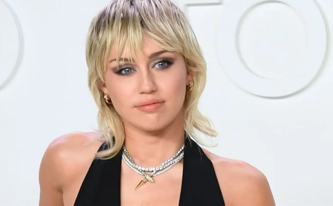 Miley-Cyrus-cumple-30-anos-entre-la-depresion-su-pasado-de-chica-Disney-y-su-pansexualidad