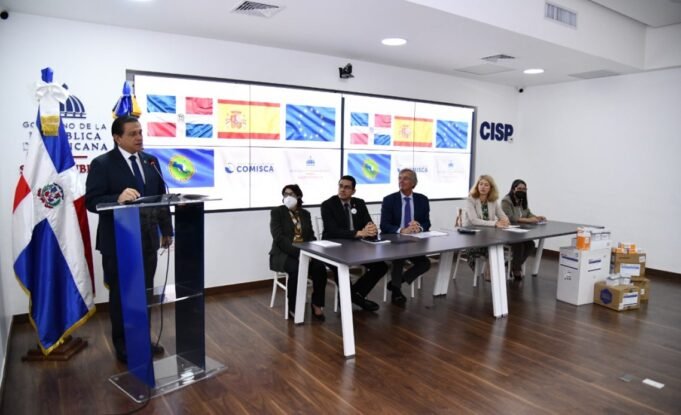 Salud-Pública-recibe-donación-de-reactivos-e-insumos-de-laboratorio-de-biología-molecular-COVID-19--1140x694