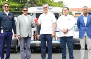 Presidente encabeza entrega de ambulancias y camiones al Sistema de Emergencias 9-1-1