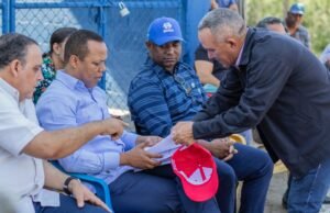 Edesur dispone electrificación de proyecto en Azua que impactará unos 320 bananeros