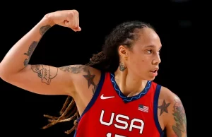 Rusia intercambia a estrella del baloncesto Brittney Griner por traficante de armas Viktor Bout