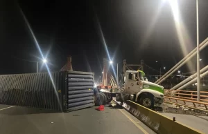 Restablecen tránsito en puente Juan Bosch tras accidente de patana