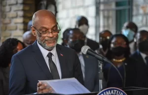 Policías atacan la residencia privada del primer ministro de Haití