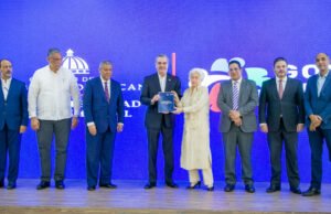 Presidente reitera compromiso para fortalecer la democracia