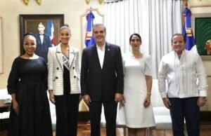 Miss República Dominicana visita el Palacio Nacional, es recibida por Abinader