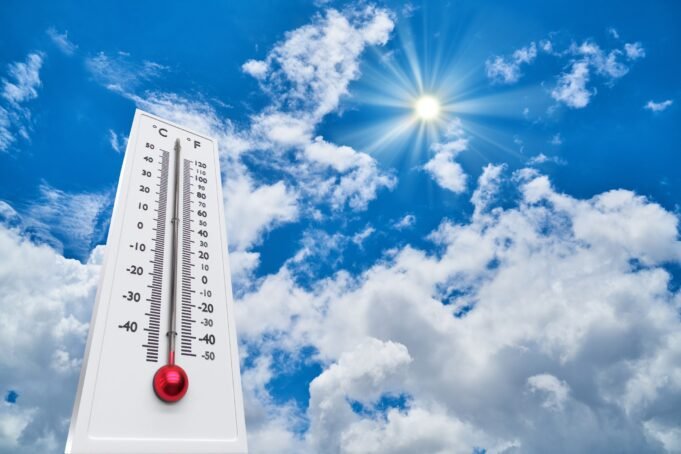 thermometer-sun-high-degres-hot-summer-day-high-summer-temperatures-1010691618-2a5ca45876424dffbef441d73ae896b8