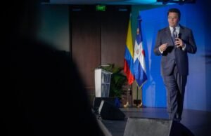 David Collado exhibe en Colombia atractivos turísticos de RD