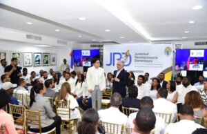 Miguel Vargas llama la atención sobre necesidad de apoyar la juventud emprendedora