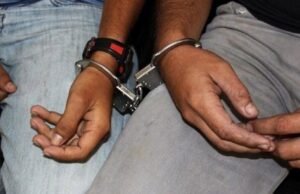 DICAT apresa a dos hombres por presunta estafa vía redes sociales en Bahoruco