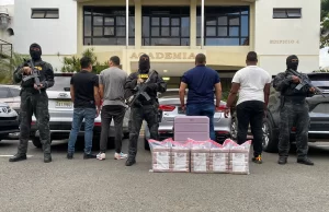 Apresan cuatro hombres con 30 paquetes de cocaína en Piantini