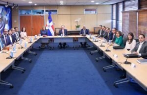 Valdez Albizu y la nueva directiva de Adoexpo pasan revista al sector exportador en RD