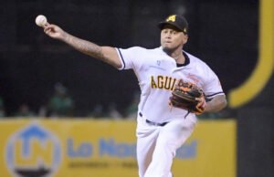 Escogido firma a los lanzadores Carlos Martínez y Jenrry Mejía