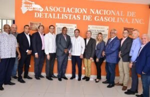 Abel Martínez sostiene encuentro con detallistas de gasolina