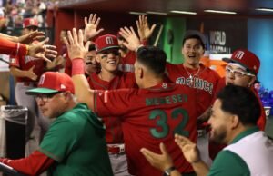 México sorprende con victoria 11-5 a Estados Unidos en el Clásico