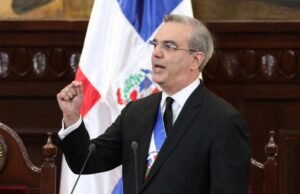 Abinader se reúne con CNS para discutir aumento de salarios en sector privado