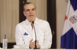 Presidente Abinader ha donado RD$11 MM de su salario a 29 instituciones