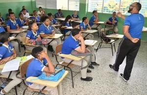 Cambio de uniforme escolar en RD costará 2 mil millones de pesos
