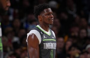 Policía cita a Anthony Edwards tras tirar silla que golpeó a dos empleados