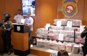 Interceptan lancha en alta mar con 324 paquetes de cocaína