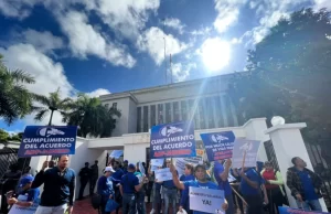 ADP paraliza tránsito frente al Ministerio de Educación