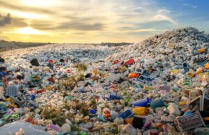 Negociación mundial sobre plásticos, bloqueada por desacuerdo sobre método de aprobación