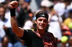 Tsitsipas gana a Carballés y pasa a tercera ronda en Roland Garros
