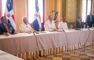 Presidente Abinader se reúne con directivos ADP y el MINERD