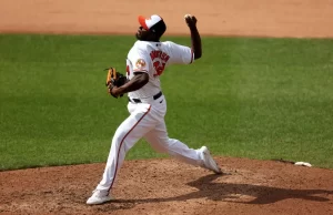 Bautista logra su salvado 26 y los Orioles evitan la barrida ante los Dodges