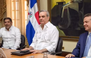 Presidente se reúne con comisión y arroceros para tratar cuestión del arroz en el DR-Cafta