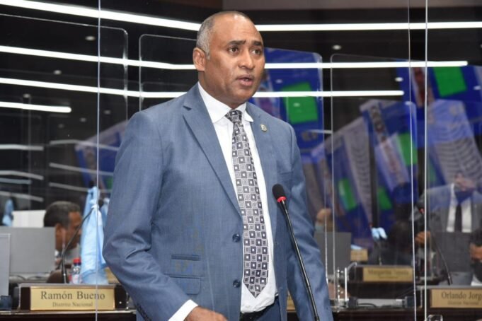 Julito-Fulcar-califica-de-trascendental-decision-de-poner-fin-al-peaje-sombra