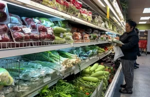 Los venezolanos necesitan 126 salarios mínimos mensuales para costear la canasta básica