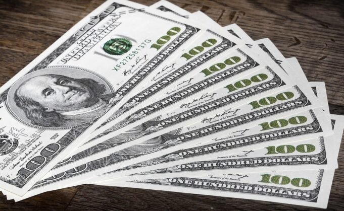 dolares--1140x701