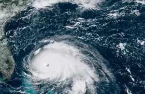 El huracán de categoría 1 Nigel se fortalecerá en medio del Atlántico