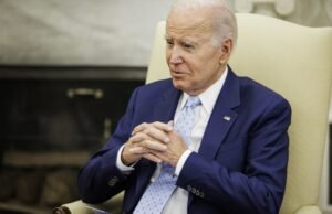Biden cree que el muro con México no es efectivo y afirma que no puede evitar reforzarlo