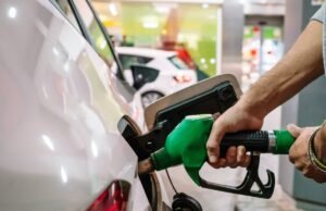 Gobierno baja precio de cuatro combustibles y mantiene inalterable a seis