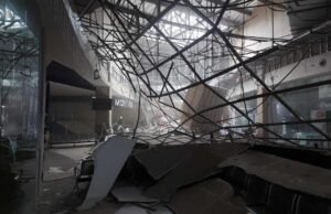 Destrucción y pánico durante un fuerte terremoto en Filipinas