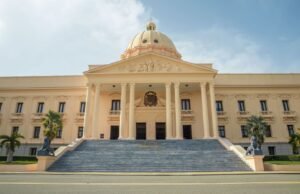 Abinader dispone extradición de dos dominicanos a EE.UU.