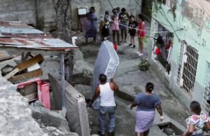 Luis Alberto asiste a familias afectadas por las lluvias en SDE