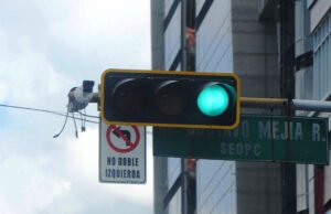 Empresa amenaza con apagar los semáforos este jueves