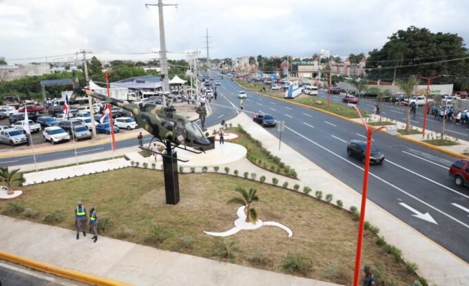 Abinader-inaugura-ampliación-y-modernización-de-la-autopista-de-San-Isidro-1140x694