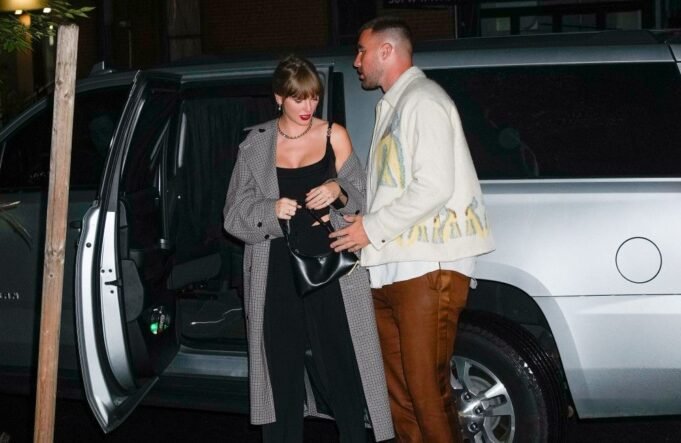 8a165dc1-f87b-427e-bcf7-88cd86c76d58_source-aspect-ratio_default_0